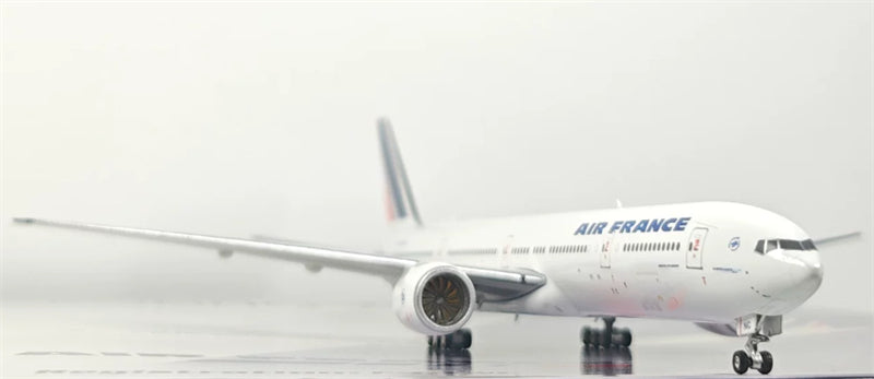Phoenix 1:400 Air France B777-300 F-GZNC DIECAST Model