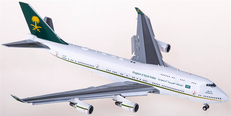 JC Wings Saudi Royal Aviation Boeing 747-400 HZ-HM1 Flaps Down 1:400 Diecast Model view 3