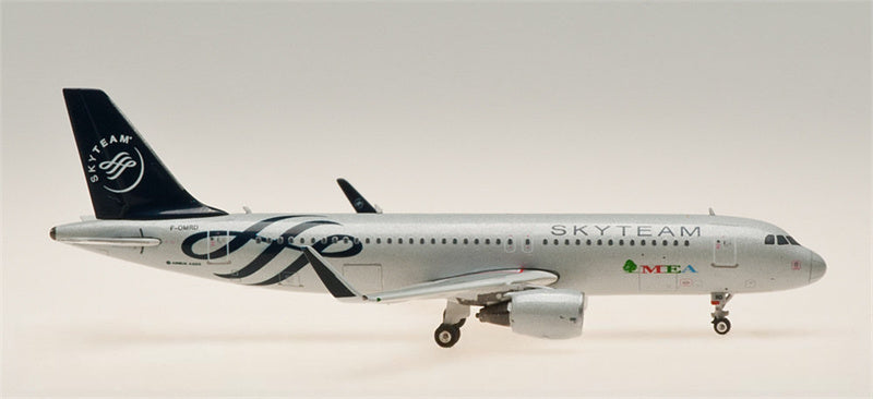 Phoenix Middle East Airlines Airbus A320 F-OMRD Skyteam 1:400 Diecast Model view 1