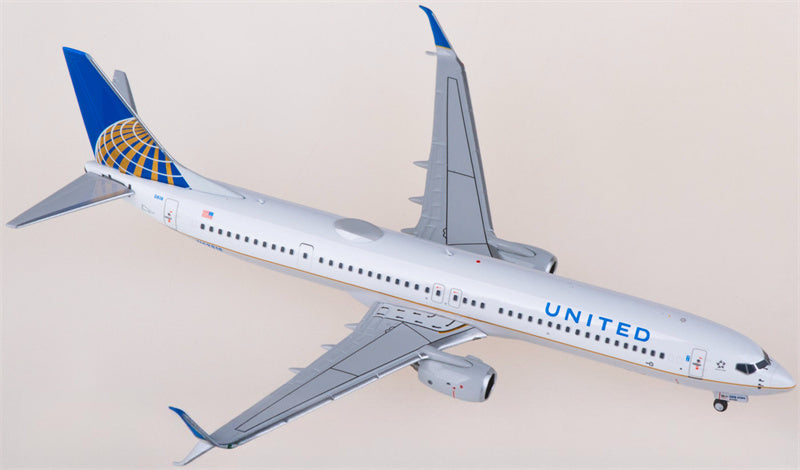 NG Models United Airlines Boeing 737-900ER N69818 1:400 Diecast Model view 4