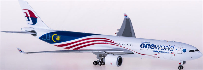 Phoenix Malaysia Airlines for Airbus A330-300 9M-MTE member of oneworld 1:400 Airplane Pre-built Airliner Model Display