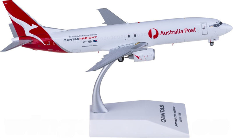 JC Wings Qantas Boeing 737-400SF VH-XNH 1:200 Aircraft Pre-built Airliner Model Display