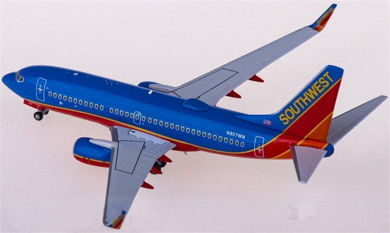 NG Models Southwest Airlines Boeing 737-700 N957WN 1:400 Diecast Model view 2