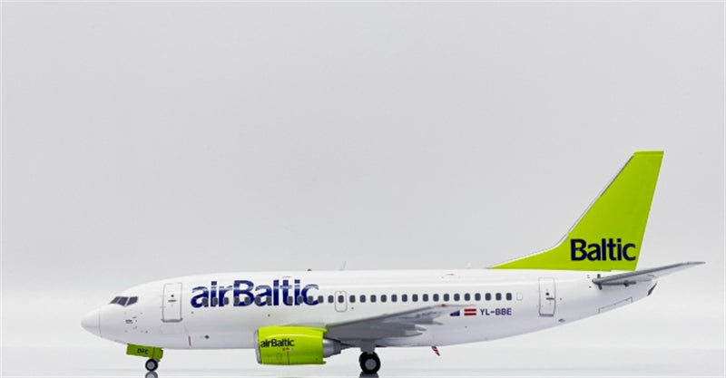 JC Wings AirBaltic Boeing 737-500 YL-BBE 1:200 Diecast Model view 4