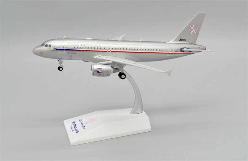 JC Wings Czech Air Force Airbus A319 3085 1:200 Diecast Model view 5
