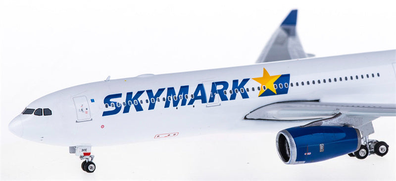 Phoenix Skymark Airlines Airbus A330-300 JA330E 1:400 Diecast Model view 5
