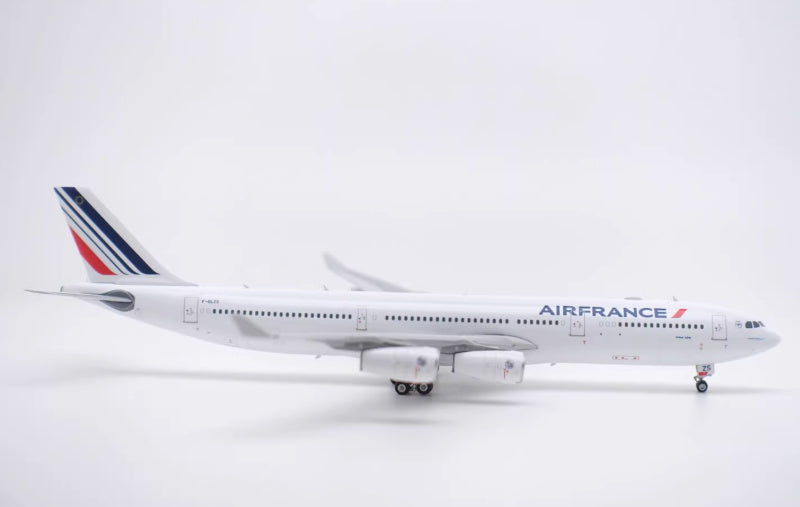 Phoenix Air France Airbus A340-300 F-GLZS 1:400 Diecast Model view 2