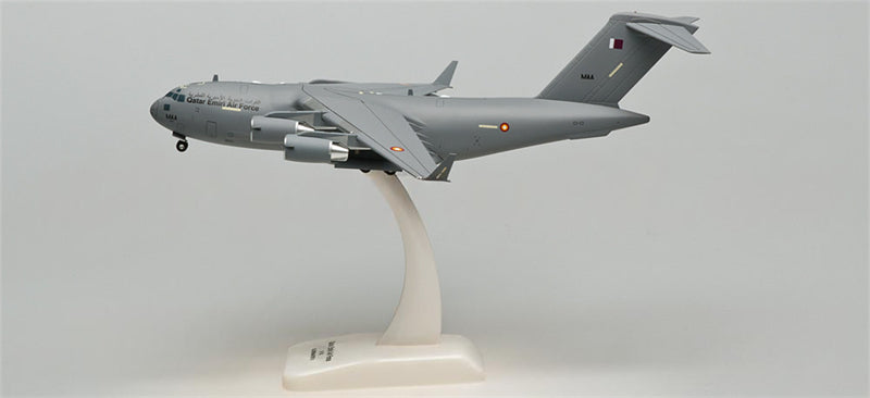Hogan QEAF Boeing C-17 Globemaster III 1:200 ABS Model view 1