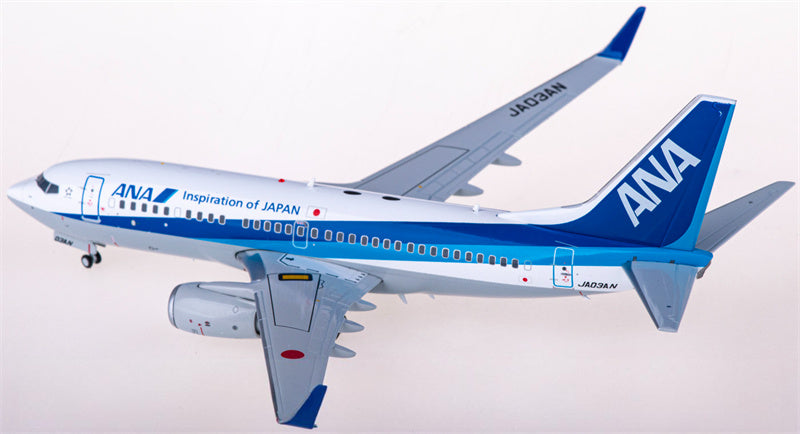 JC Wings ANA Boeing 737-700 JA03AN 1:200 Diecast Model view 3