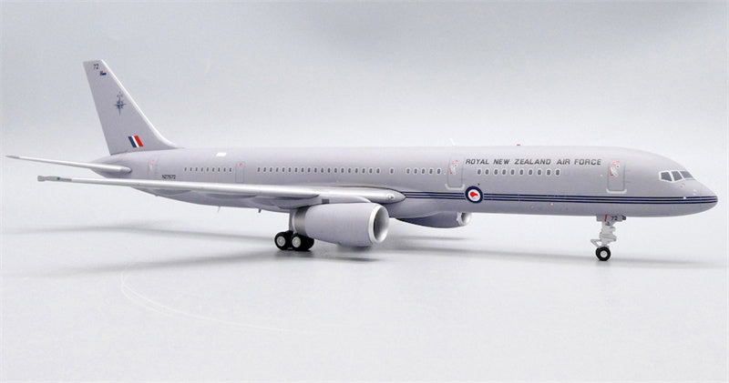 JC Wings 1:200 Royal New Zealand Air Force Boeing 757-200 NZ7572 Model