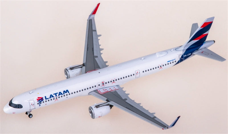 Phoenix LATAM Airbus A321neo PS-LBA 1:400 Diecast Model view 3
