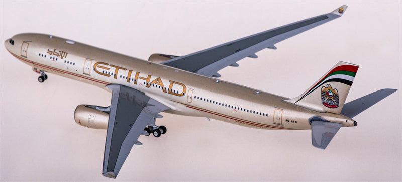 Phoenix Etihad Airways Airbus A330-300 A6-AFB 1:400 Diecast Model view 3