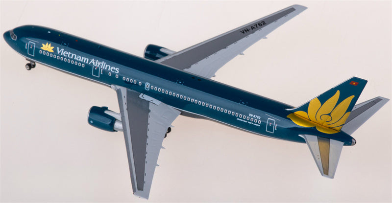 Phoenix Vietnam Airlines Boeing 767-300ER VN-A762 1:400 Diecast Model view 4