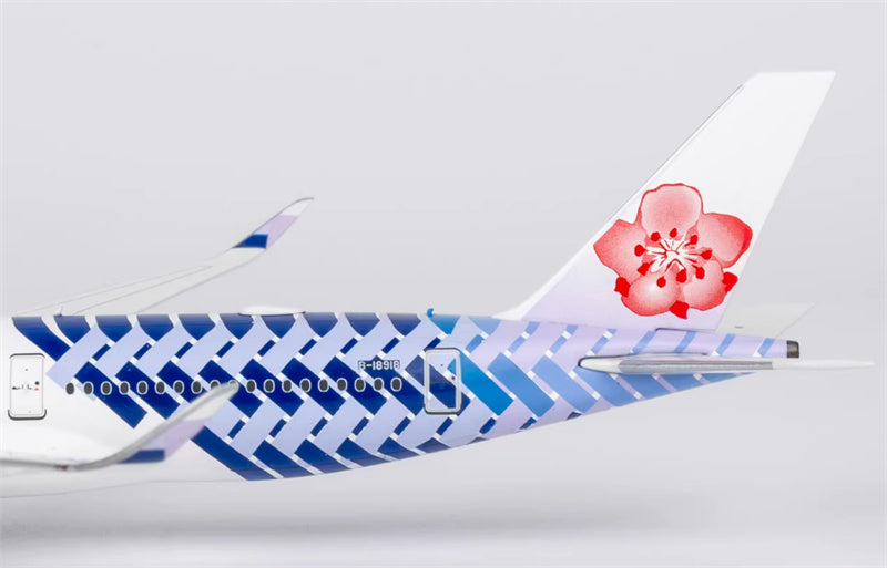 NG Models China Airlines Airbus A350-900 B-18918 Collector's Edition 1:400 Diecast Model view 4
