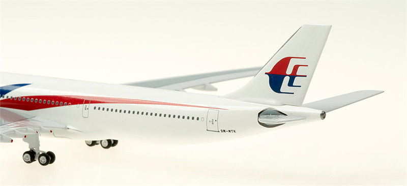 AeroClassics Malaysia Airlines for Airbus A330-300 9M-MTK 1:400 Aircraft Pre-built Airliner Model Display