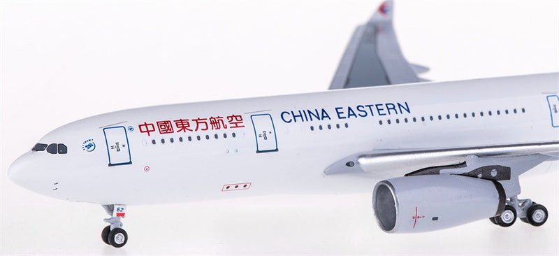 AeroClassics 1:400 China Eastern Airbus A330-200 B-5962 Diecast Model view 5