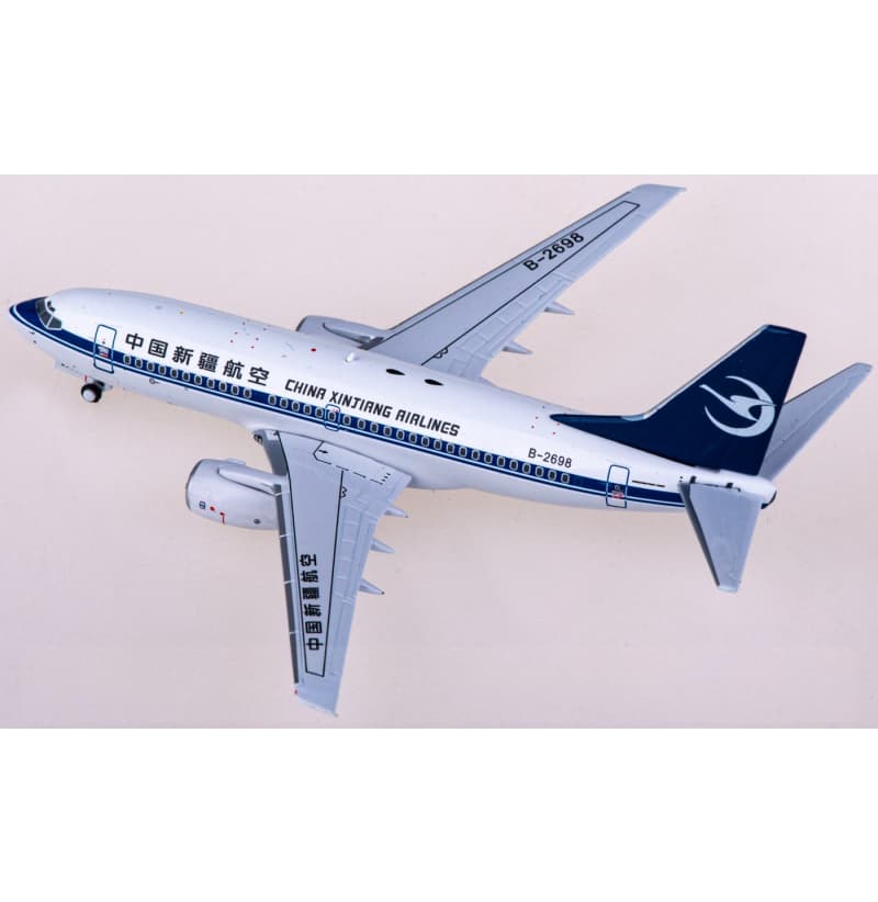 C Model China Xinjiang Airlines Boeing 737-700 B-2698 1:400 Aircraft Pre-built Airliner Model Display