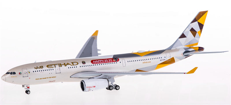 Phoenix Etihad Airways Airbus A330-200 A6-EYH 1:400 Diecast Model view 5