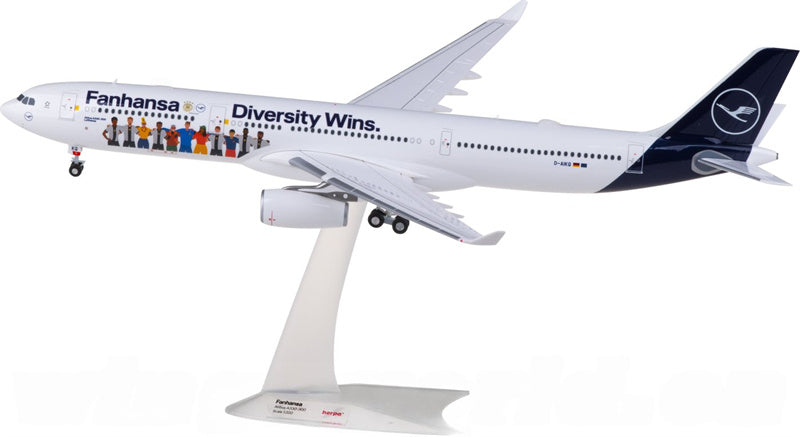 Herpa Lufthansa for Airbus A330-300 D-AIKQ 1:200 Aircraft Pre-built Airliner Model Display