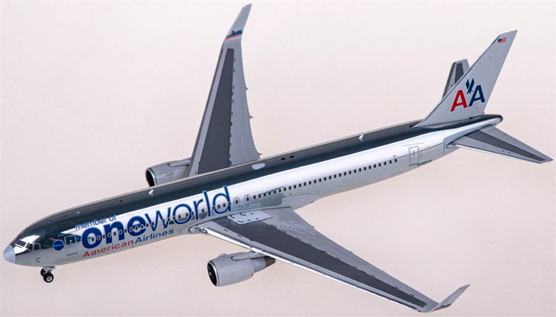 Phoenix American Airlines Boeing 767-300ER N395AN member of oneworld 1:400 Diecast Model view 4
