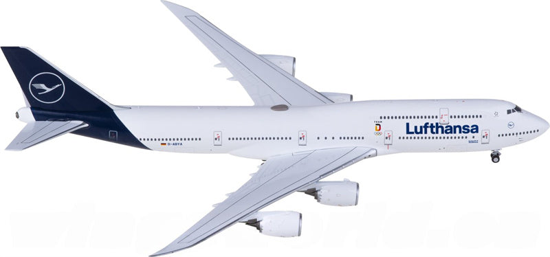 NG Models 1:400 Lufthansa Boeing 747-8 D-ABYA Diecast Model view 4