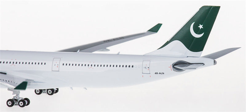 Phoenix PIA Airbus A330-300 4R-ALN 1:400 Diecast Model view 4