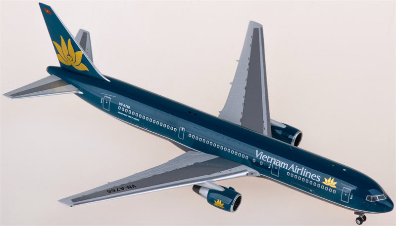 Phoenix Vietnam Airlines Boeing 767-300ER VN-A766 1:400 Diecast Model view 4
