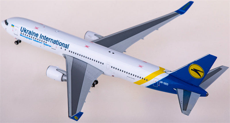 Phoenix Ukraine International Boeing 767-300ER UR-GED 1:400 Diecast Model view 4