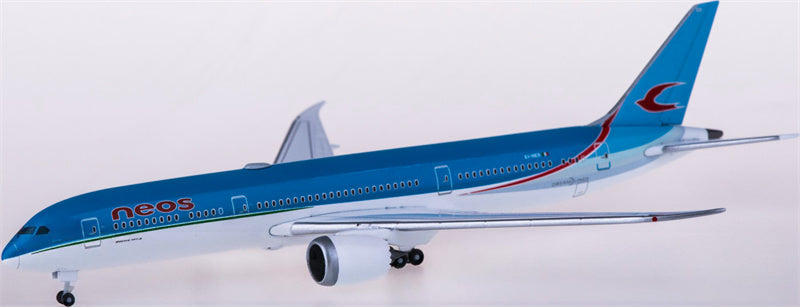 Herpa Neos Boeing 787-9 Dreamliner EI-NEO 1:500 Diecast Model view 4