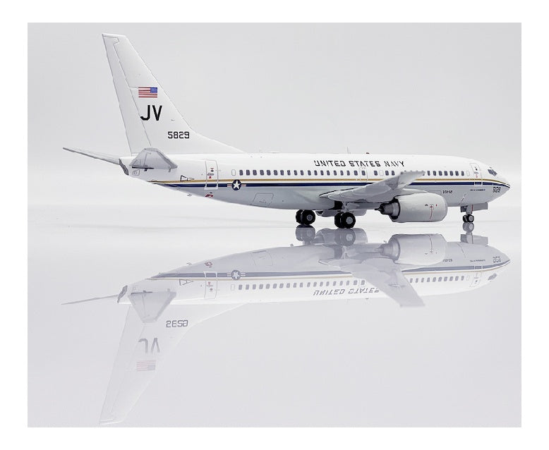 JC Wings 1:200 US Navy Boeing C-40A Clipper 165829 DIECAST Model