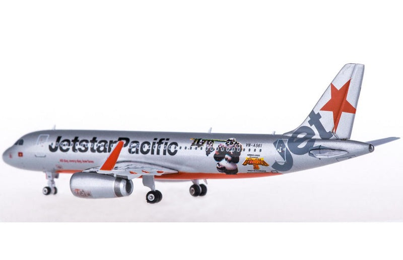 Phoenix Jetstar Pacific Airbus A320 VN-A561 1:400 Aircraft Pre-built Airliner Model Display