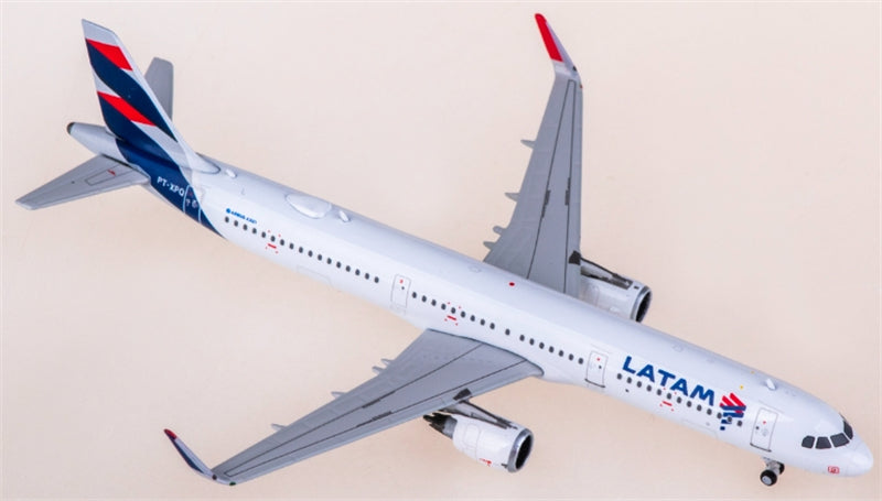 Phoenix LATAM Airbus A321 PT-XPQ 1:400 Diecast Model view 4
