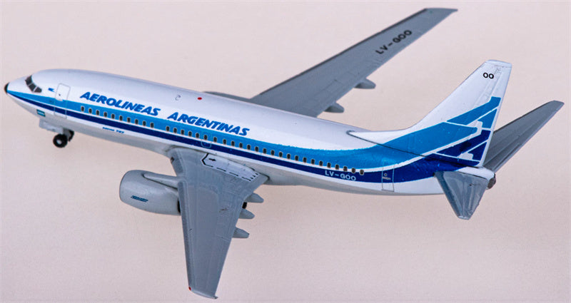 Herpa Aerolineas Argentinas Boeing 737-700 LV-GOO 70th Anniversary Retro livery 1:500 Diecast Model view 2