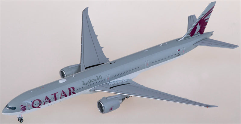 JC Wings Qatar Boeing 777-300ER A7-BEE 1:400 Diecast Model view 2