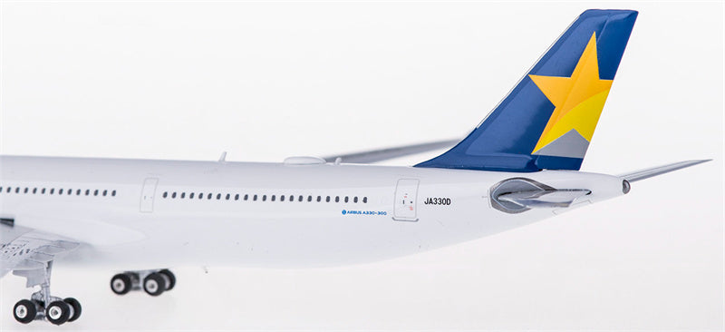 Phoenix Skymark Airlines Airbus A330-300 JA330D 1:400 Diecast Model view 5