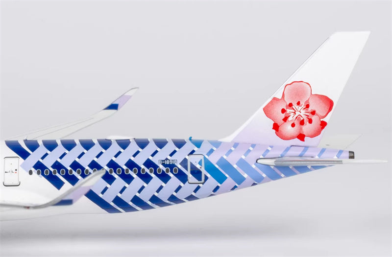 NG Models China Airlines Airbus A350-900 B-18918 regular version 1:400 Diecast Model view 4