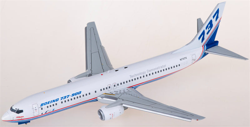 JC Wings Boeing 737-900 N737X Flaps Down 1:200 Diecast Model view 2