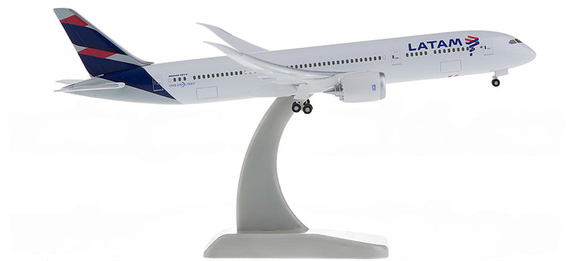 Hogan Latam Boeing 787-9 1:400 Diecast Model view 4