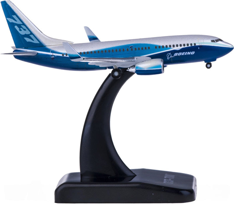 Hogan Boeing 737-700 1:500 Diecast Model view 2