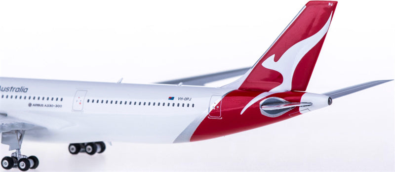 Phoenix Qantas for Airbus A330-300 VH-QPJ 1:400 Airplane Pre-built Airliner Model Display