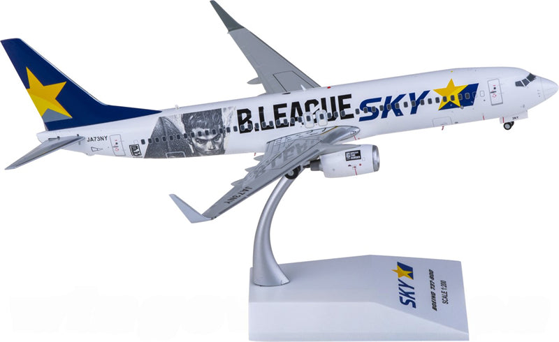 JC Wings Skymark Airlines Boeing 737-800 JA73NY 1:200 Diecast Model view 2