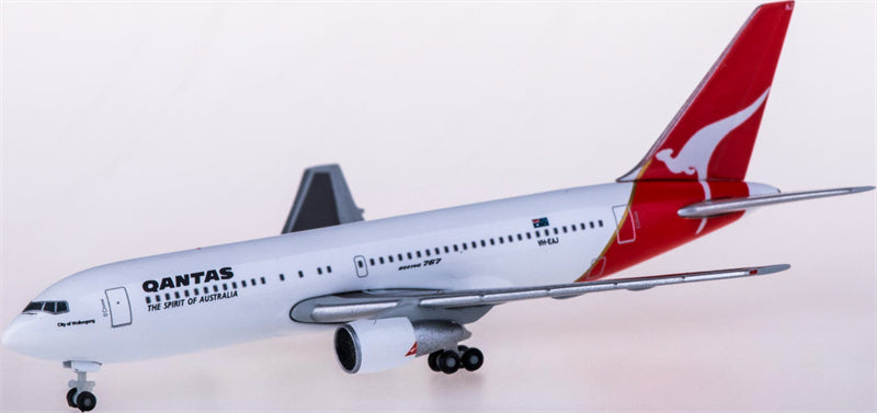 Herpa Qantas for Boeing 767-200 VH-EAJ 1:500 Airplane Pre-built Airliner Model Display