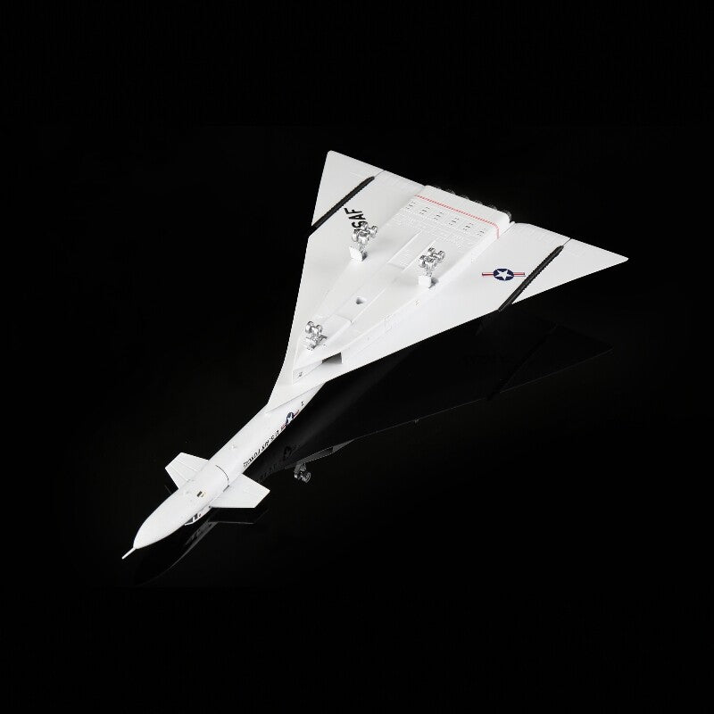 SQ Wings US Air Force XB-70 1:200 Model White 20001