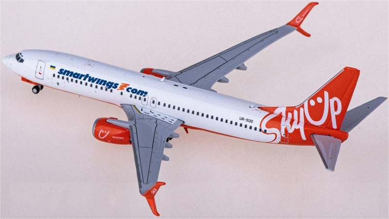 JC Wings SmartWings Boeing 737-800 UR-SQG 1:400 Diecast Model view 2