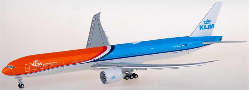 JC Wings KLM Boeing 777-300ER PH-BVA Flaps Down 1:200 Diecast Model view 2