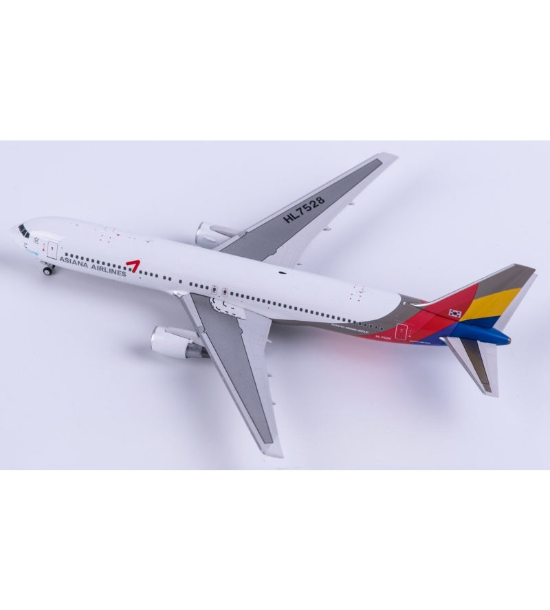 C Model 1:400 Asiana Airlines Boeing 767-300 HL7528 DIECAST Model