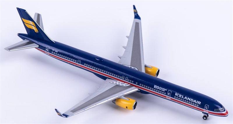 Herpa Icelandair Boeing 757-300 TF-ISX 1:500 Diecast Model view 4