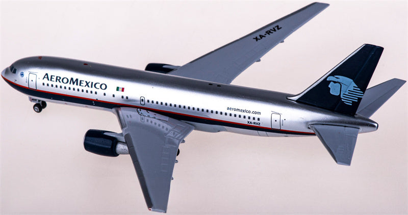 AeroClassics Aeroméxico for Boeing 767-200 XA-RVZ 1:400 Airplane Pre-built Airliner Model Display
