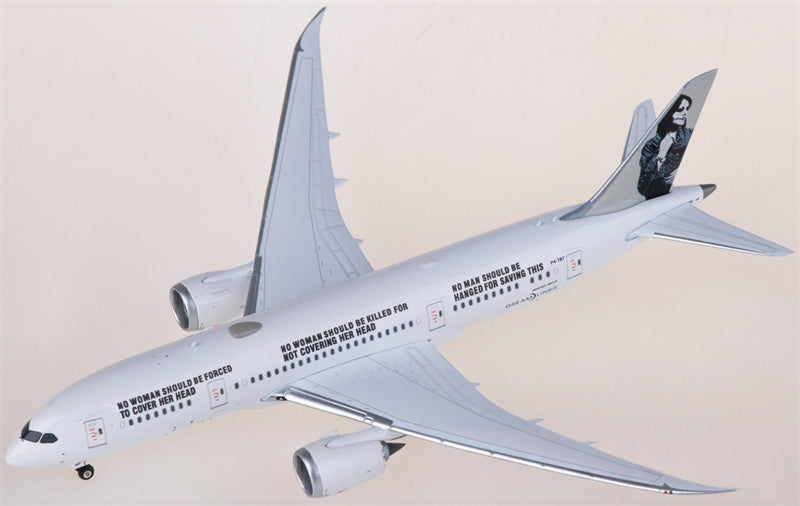 Phoenix Comlux Aruba Boeing 787-8 P4-787 1:400 Aircraft Pre-built Airliner Model Display