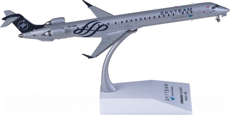 JC Wings Garuda Indonesia Bombardier CRJ1000ER PK-GRA SkyTeam 1:200 Diecast Model view 2